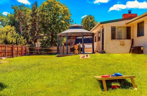 Northwest Arvada House | ᨒFIREHAUSᨒHotTubᨒCinemaᨒBBQᨒBadmintonᨒGames