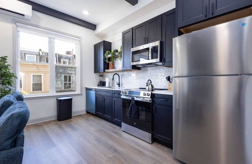 North Philadelphia West Apartment | 1/1 Across from Fairmount Park | 10 mins to DT (E)