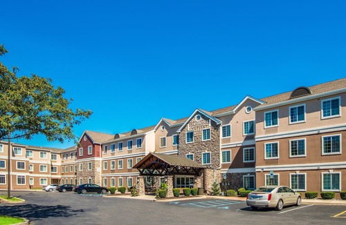 East Texas Condo | 1 Bedroom | Indoor Pool. Free Breakfast.