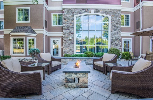 East Texas Condo | 1 Bedroom | Indoor Pool. Free Breakfast.