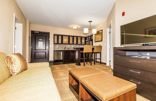 Farragut Condo | 1 Bedroom Suite Near Turkey Creek Shopping District! Shared Seasonal Outdoor Pool + Business Center