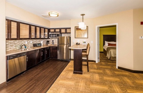 Farragut Condo | 1 Bedroom Suite Near Turkey Creek Shopping District! Shared Seasonal Outdoor Pool + Business Center