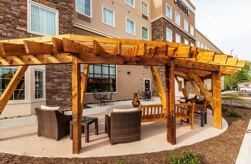 Farragut Condo | 1 Bedroom Suite Near Turkey Creek Shopping District! Shared Seasonal Outdoor Pool + Business Center