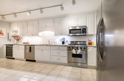 Historic District House | 1 Block to USNA at beautifully renovated Historic Chapel Views with back patio and off-site parking
