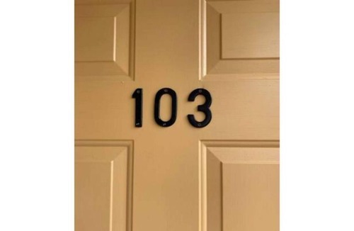 Loyalton House | 1 Dbl Bed at Halifax Inn - Pet Friendly