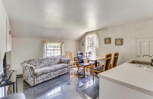 Salem Apartment | 1 Mi to Dtwn Salem Apt with Garage Access!
