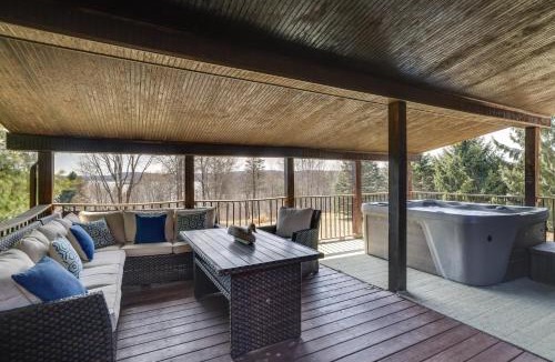 Lake Ariel House | 1 Mi to Lake Henry Peaceful Poconos Cabin!
