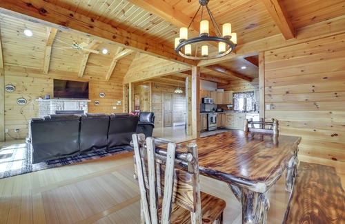 Lake Ariel Cabin | 1 Mi to Lake Henry: Peaceful Poconos Cabin!