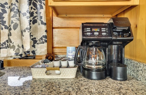 Lake Ariel Cabin | 1 Mi to Lake Henry: Peaceful Poconos Cabin!
