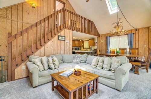 Greentown Cabin | < 1 Mi to Lake Wallenpaupack: Poconos Cabin Rental