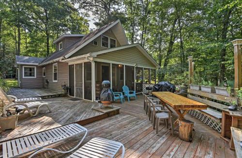 Greentown House | 1 Mi to Lake Wallenpaupack Pocono Mountain Home!