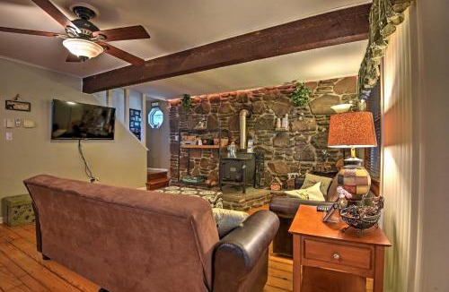 Greentown House | 1 Mi to Lake Wallenpaupack Pocono Mountain Home!