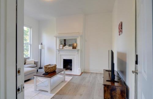 South Louisville Apartment | 1 Mi to UofL Pet-Friendly Louisville Apartment!