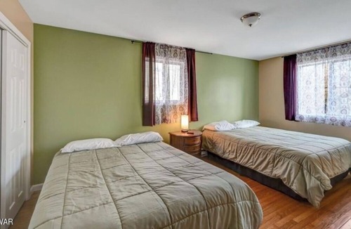 Lackawaxen House | 1 mile to BEACH & POOL and Masthope amenities