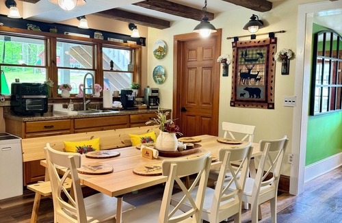 Mount Pocono House | 1 minute from Mount airy casino. pet’s friendly,