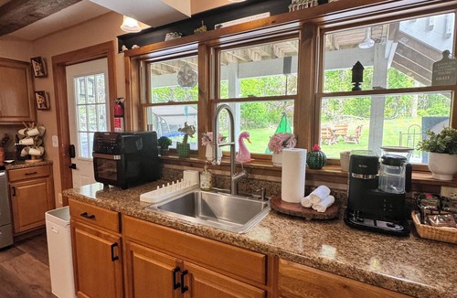 Mount Pocono House | 1 minute from Mount airy casino. pet’s friendly,