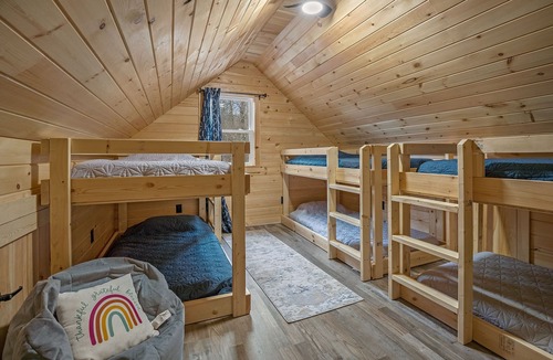 Orbisonia House | 10 beds, 30 min to Raystown - Secluded with Hot tub