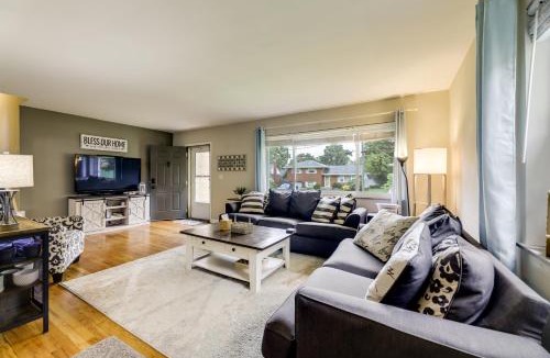 Finneytown House | 10 Mi to Dtwn Cincinnati Home with Patio and Yard!