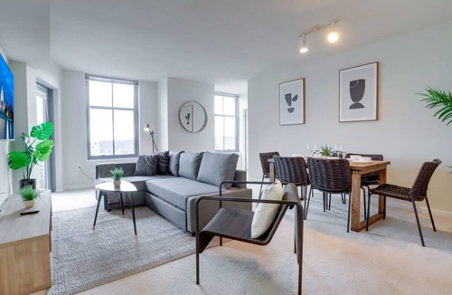Aurora Highlands Apartment | 100 m² Apartment ∙ 2 bedrooms ∙ 5 guests