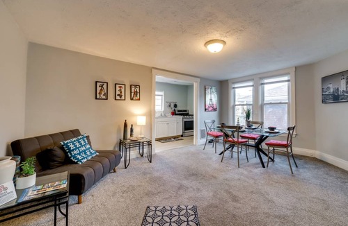 South Hills Apartment | 102 m² Apartment ∙ 2 bedrooms ∙ 4 guests