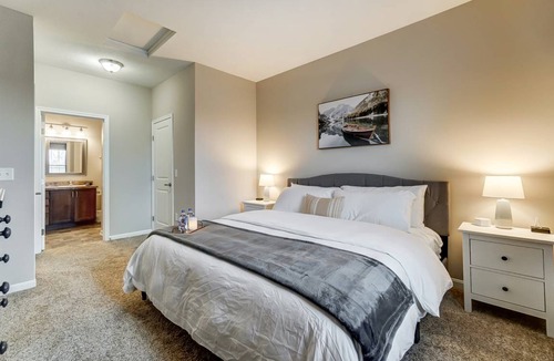 Summit Station Apartment | 106 m² Apartment ∙ 2 bedrooms ∙ 4 guests