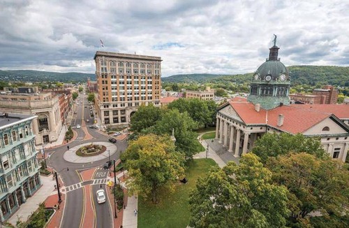 Johnson City Apartment | 111 m² Apartment ∙ 4 bedrooms ∙ 8 guests