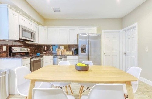 Chinatown Apartment | 111 m² Apartment ∙ 3 bedrooms ∙ 8 guests