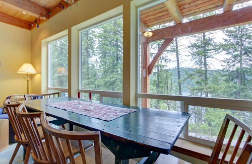 Sagle Cabin | 112 m² Cabin ∙ 2 bedrooms ∙ 6 guests