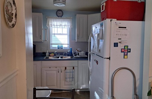 Lakeside Cottage | 117 East 4th in the Heart of Lakeside!