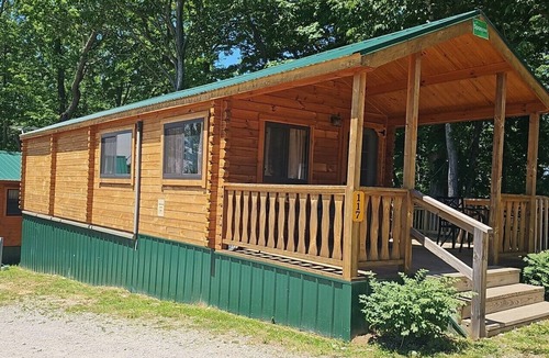 Logan Cabin | 117) Sparrow Log Cabin. Close to Hocking Hills State Park and more!