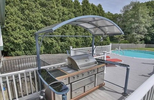 Reeders House | 12 Guest Villa Hot Tub With Large Backyard
