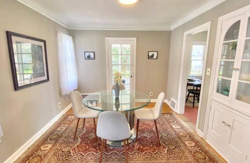 University Heights House | 124 m² House ∙ 3 bedrooms ∙ 6 guests