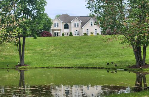 Augusta House | 13-Acre Private Estate, Private Lake, Private Golf Range, Private Forest & Hiking Trails