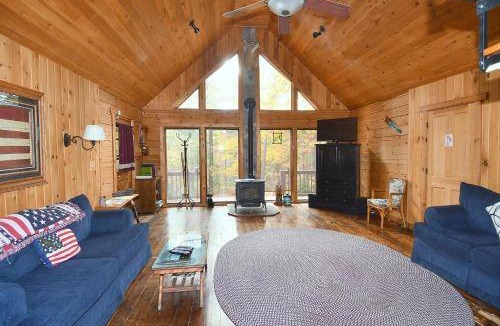 Great Cacapon Ski Chalet | 130 m² Chalet ∙ 3 bedrooms ∙ 6 guests