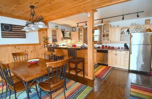 Great Cacapon Ski Chalet | 130 m² Chalet ∙ 3 bedrooms ∙ 6 guests