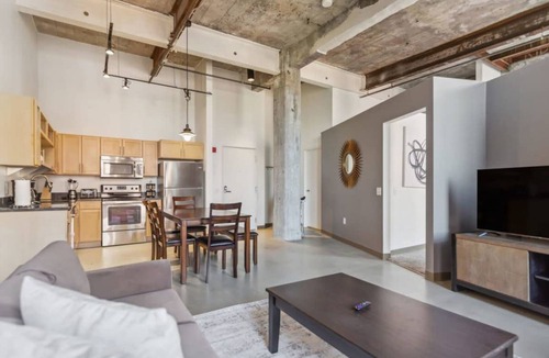 Strip District Apartment | 140 m² Apartment ∙ 2 bedrooms ∙ 6 guests