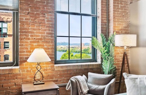 Strip District Apartment | 140 m² Apartment ∙ 2 bedrooms ∙ 6 guests