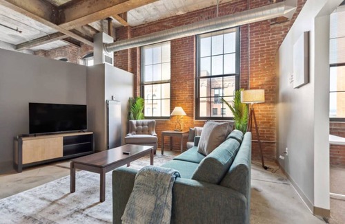 Strip District Apartment | 140 m² Apartment ∙ 2 bedrooms ∙ 6 guests