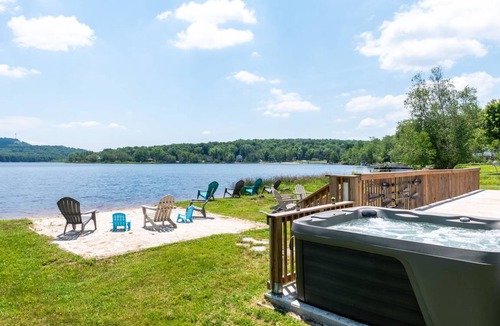 Pocono Lake House | 144 m² House ∙ 4 bedrooms ∙ 10 guests