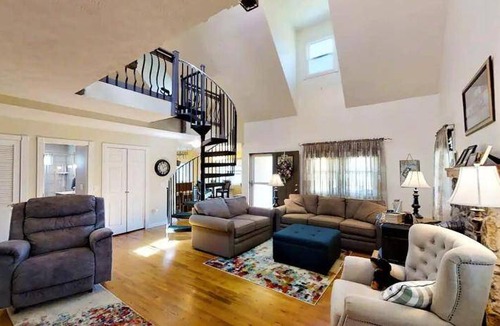 Monterey House | 155 m² House ∙ 3 bedrooms ∙ 6 guests