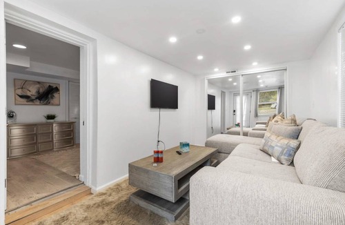 Silver Spring Apartment | 168 m² Apartment ∙ 1 bedroom ∙ 2 guests