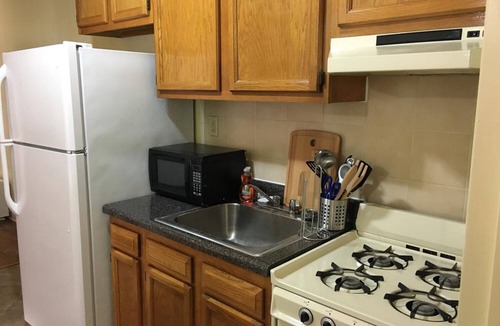 North Bergen Apartment | 1817 1H · Charming Apt Parking Avail - 20min to Time Square