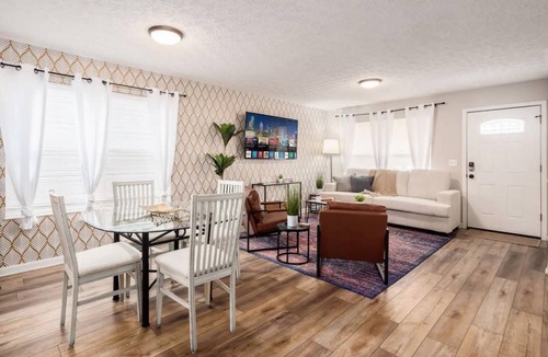 West Columbus House | 186 m² House ∙ 5 bedrooms ∙ 12 guests