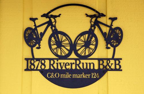Hancock House | 1878 RiverRun B&B - Waterfront, Self-Serve Breakfast, WiFi, Trail and River access