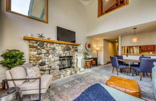 Warm Springs Condo | 191 m² Condo ∙ 2 bedrooms ∙ 6 guests