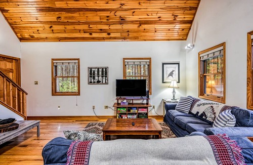 North Glade Hills House | 195 m² House ∙ 3 bedrooms ∙ 6 guests