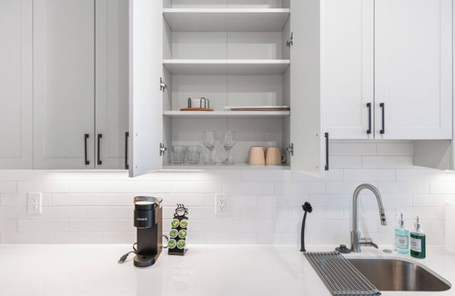 Northern Liberties Apartment | 1BD Sleeps 4 w/Views - Near Fish Town & Old City!