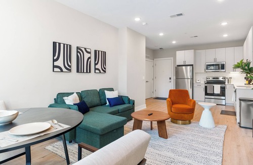 Northern Liberties Apartment | 1BD Sleeps 4 w/Views - Near Fish Town & Old City!