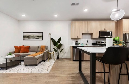 Friendship Apartment | 1BR/1BA with Gym Access Near UPMC & Carnegie Uni.