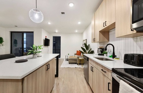 Friendship Apartment | 1BR/1BA with Gym Access Near UPMC & Carnegie Uni.